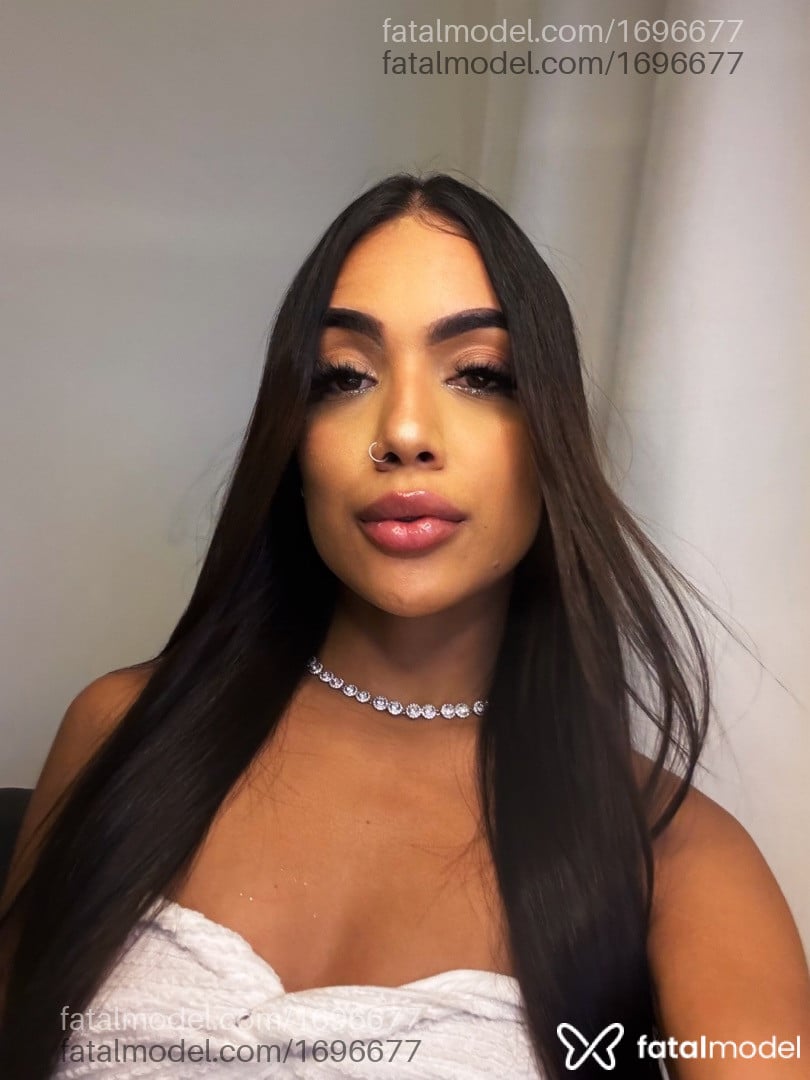 Acompanhante mulher morena (o) de olhos castanhos em Nova Serrana - Ayla