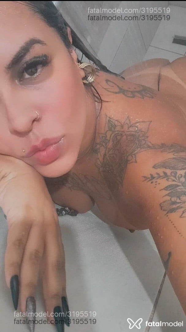 Acompanhante mulher morena (o) de olhos castanhos - Maya Lins