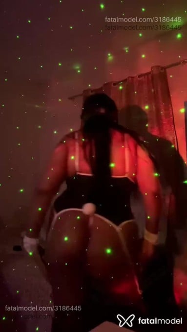 Acompanhante mulher morena (o) de olhos pretos em Virtual Acompanhante mulher morena (o) de olhos pretos em Virtual - Melissa