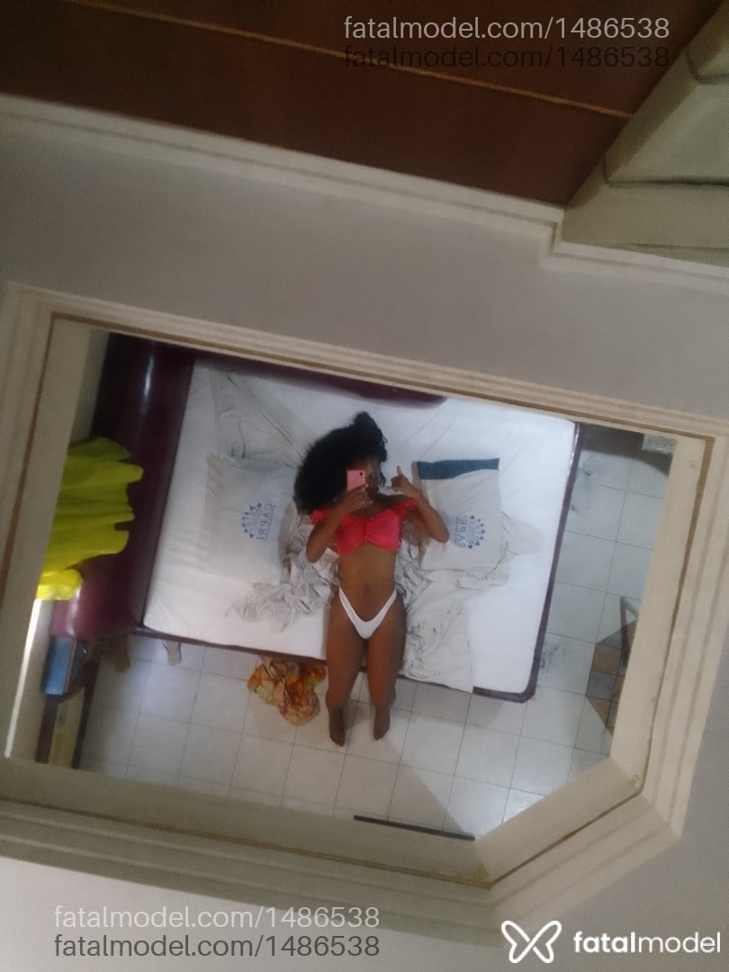 Acompanhante mulher trans morena (o) de olhos castanhos - Chaycolatte Acompanhante mulher trans morena (o) de olhos castanhos - Chaycolatte
