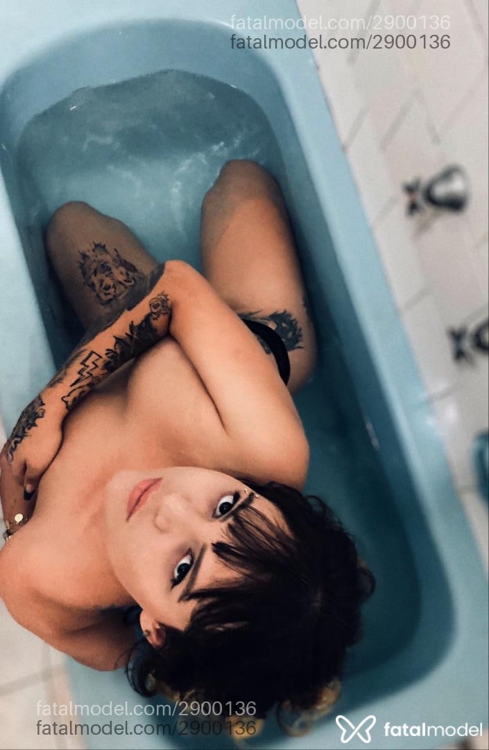 Acompanhante mulher loira (o) de olhos castanhos em Mineiros - Giovana