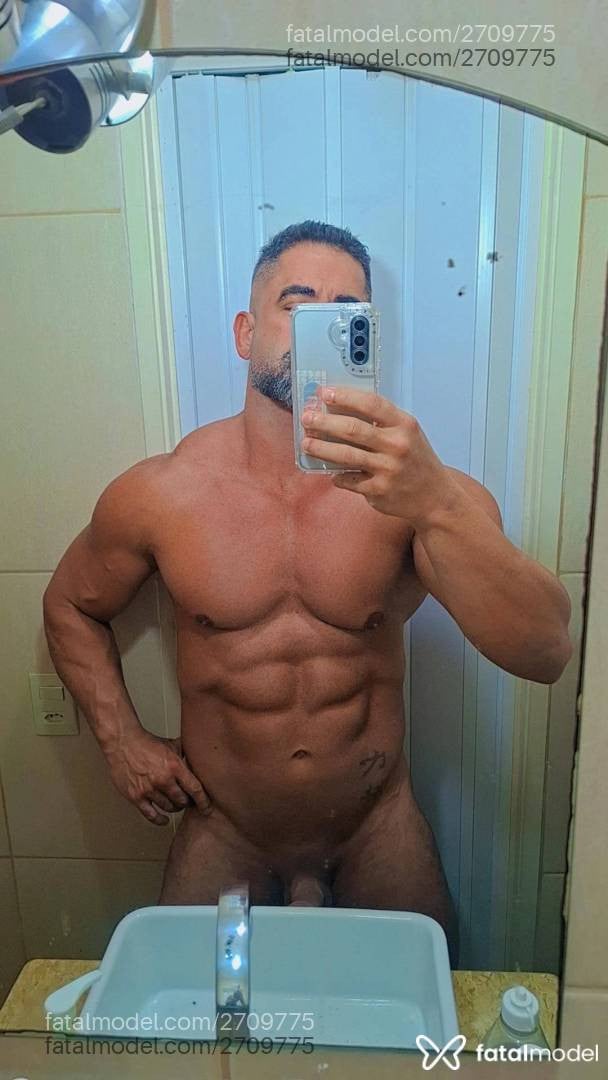 Acompanhante homem com cabelo castanho de olhos castanhos - Bruno Rossi