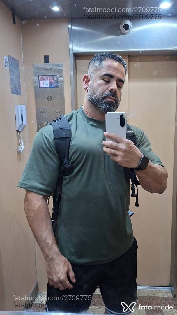Acompanhante homem com cabelo castanho de olhos castanhos - Bruno Rossi