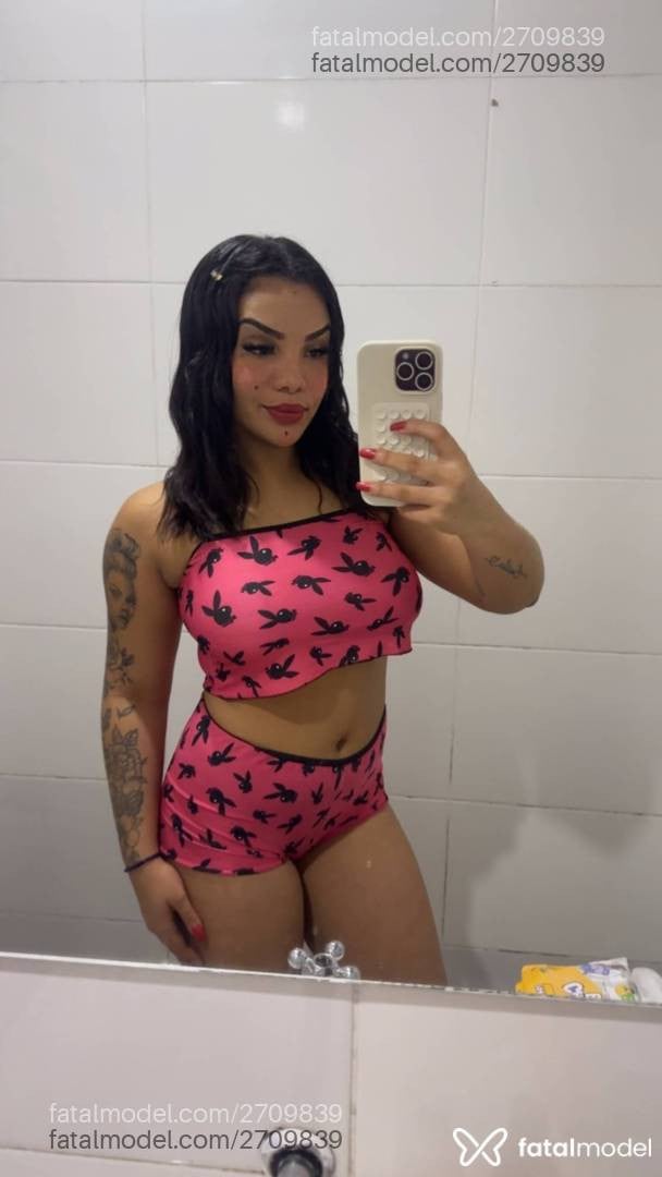 Acompanhante mulher com cabelo castanho de olhos castanhos - Laís