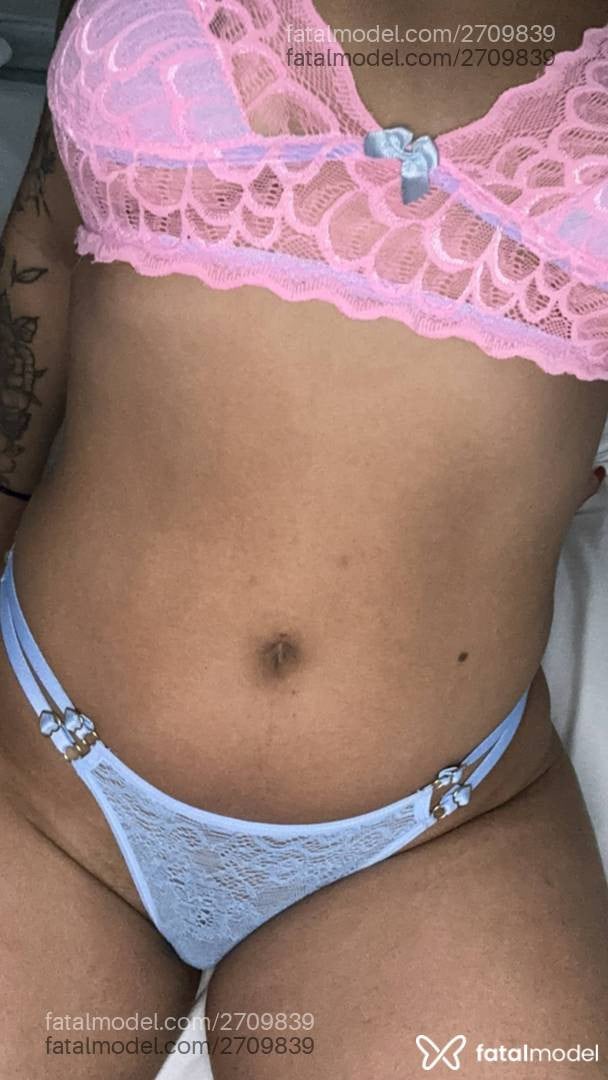 Acompanhante mulher com cabelo castanho de olhos castanhos - Laís