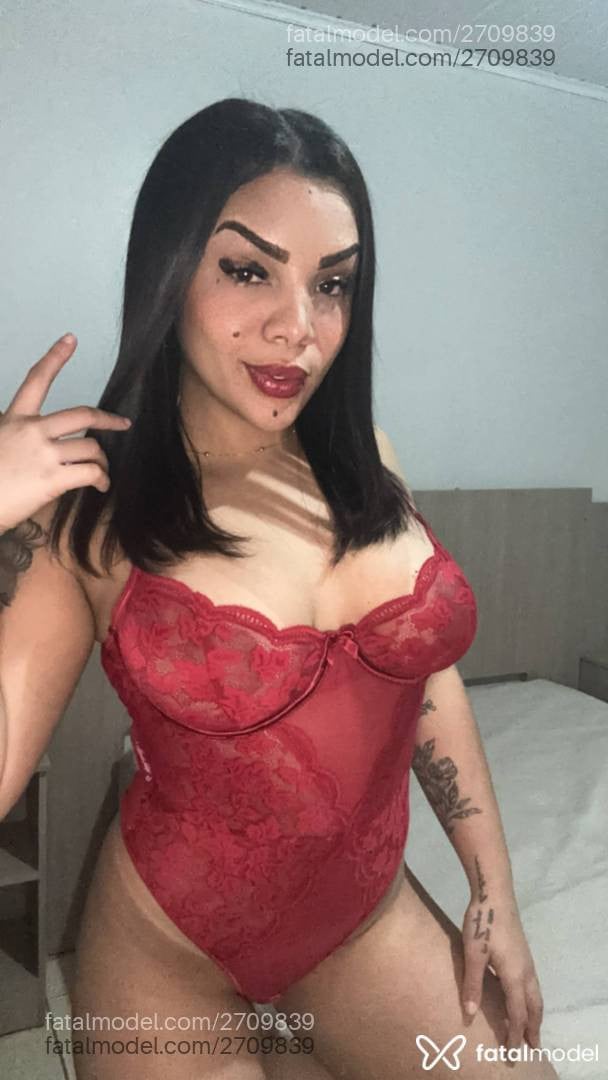 Acompanhante mulher com cabelo castanho de olhos castanhos - Laís