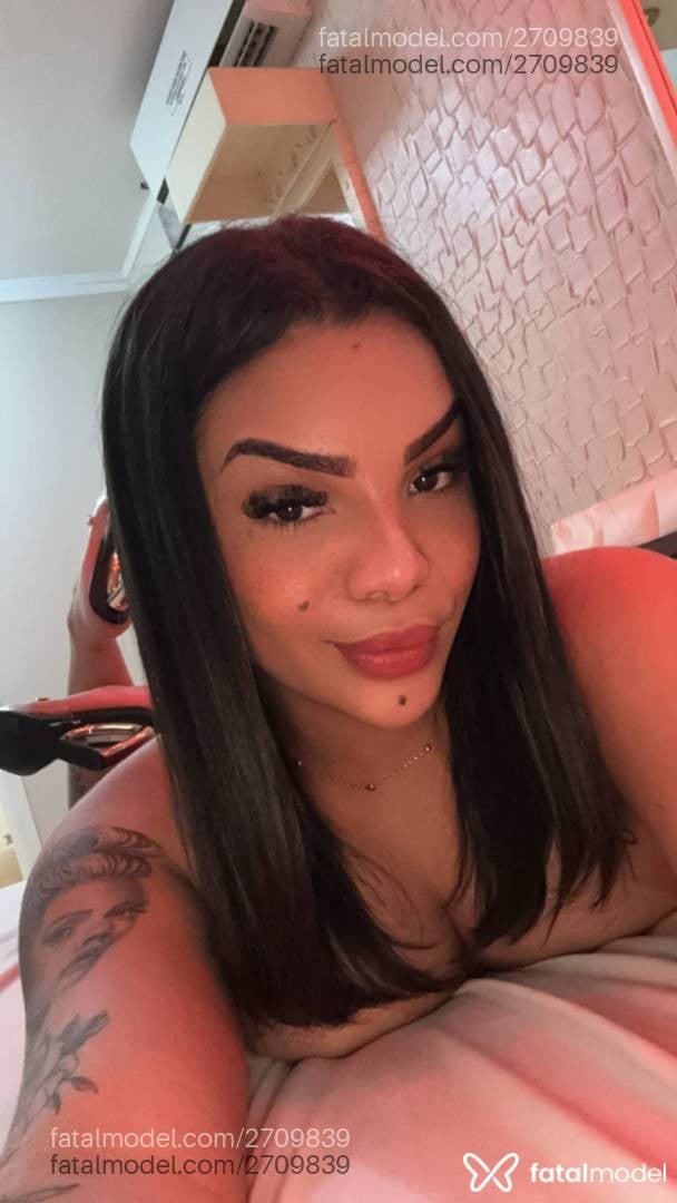 Acompanhante mulher com cabelo castanho de olhos castanhos - Laís