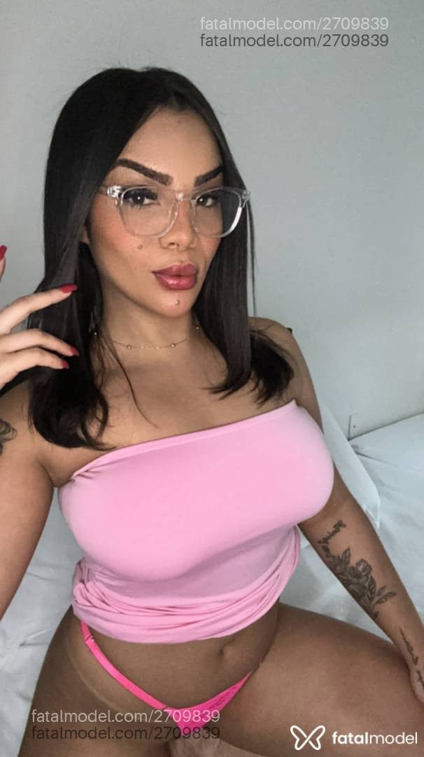 Acompanhante mulher com cabelo castanho de olhos castanhos - Laís
