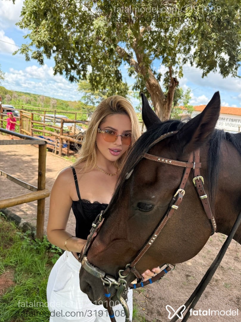 Acompanhante mulher loira (o) de olhos mel em São Paulo - Antonnela