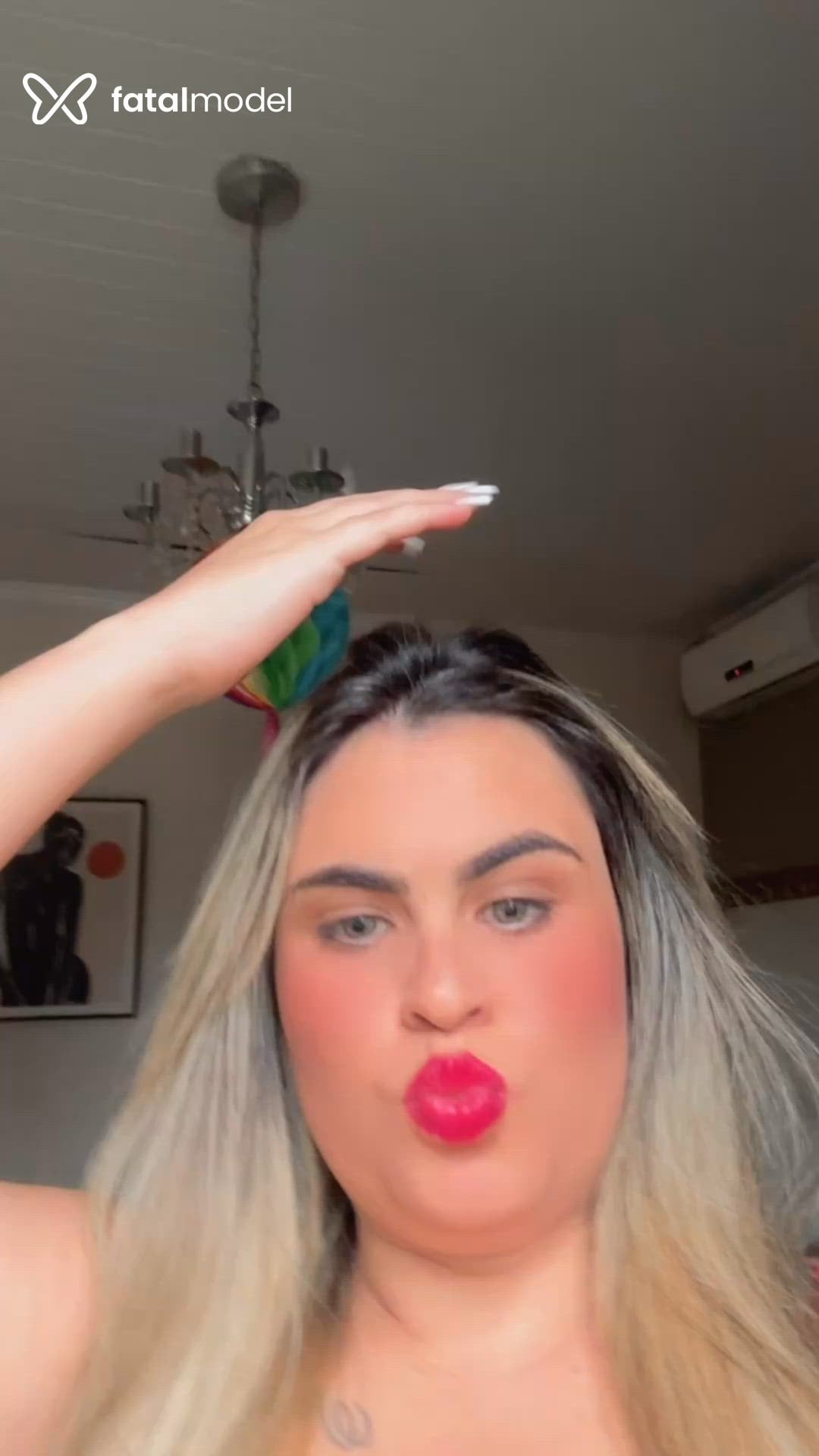 Acompanhante mulher loira (o) de olhos mel - Mirella Prado Acompanhante mulher loira (o) de olhos mel - Mirella Prado