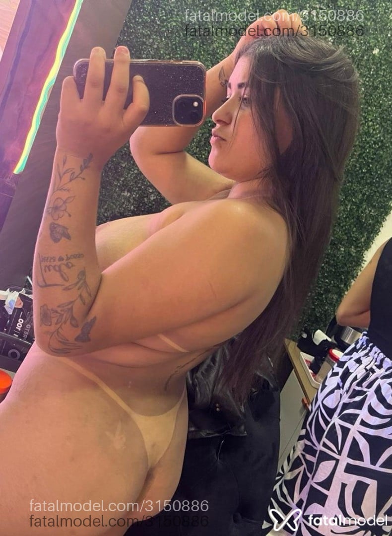 Acompanhante mulher com cabelo castanho de olhos castanhos em Caraguatatuba - Daphne Castilho