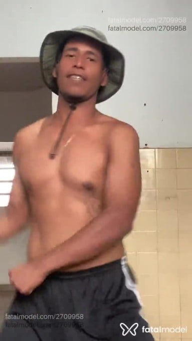 Acompanhante homem morena (o) de olhos pretos em Uberlândia - Preto Chique