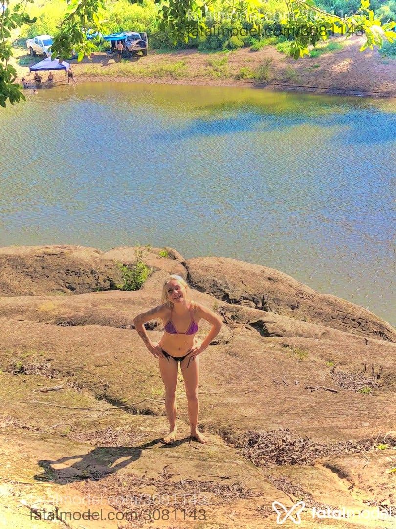 Acompanhante mulher loira (o) de olhos mel em Bom Princípio Acompanhante mulher loira (o) de olhos mel em Bom Princípio - Eduarda Caroline