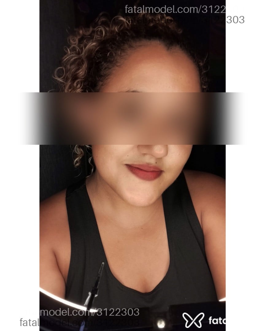 Acompanhante mulher loira (o) de olhos castanhos em Virtual Acompanhante mulher loira (o) de olhos castanhos em Virtual - Mini
