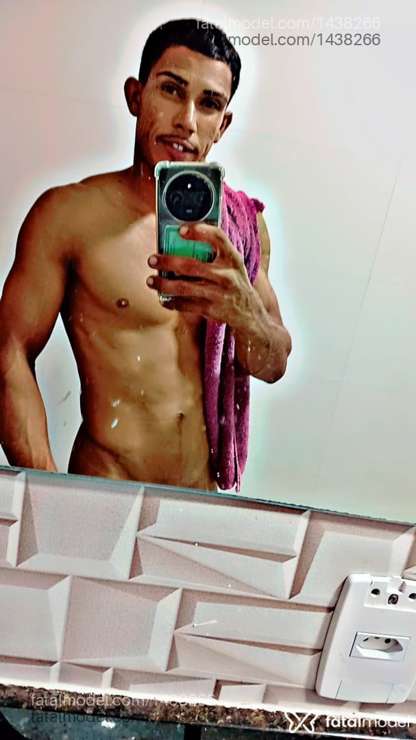 Acompanhante homem com cabelo castanho de olhos castanhos em Vitória Acompanhante homem com cabelo castanho de olhos castanhos em Vitória - PretinhodRB
