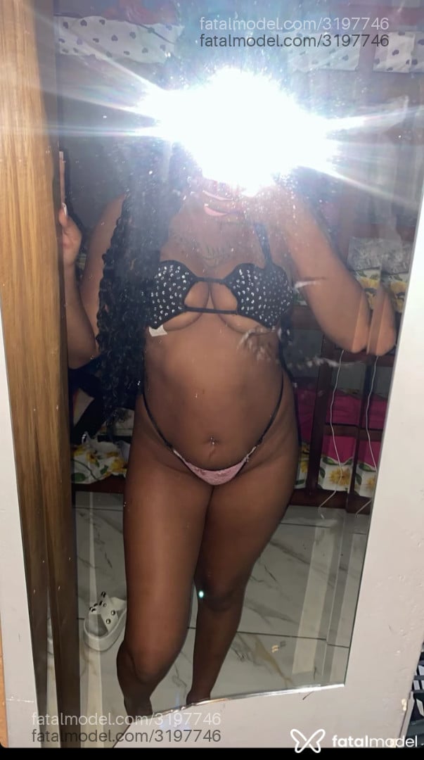 Acompanhante mulher morena (o) de olhos castanhos em Belo Horizonte - Lara Beatriz