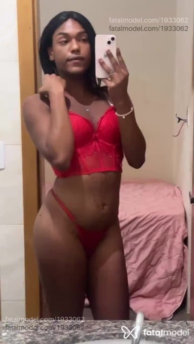 Acompanhante mulher trans morena (o) de olhos castanhos em Maringá - Michelle