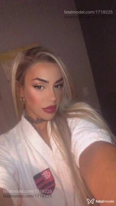 Acompanhante mulher trans loira (o) de olhos castanhos em Ubatuba - Duarte