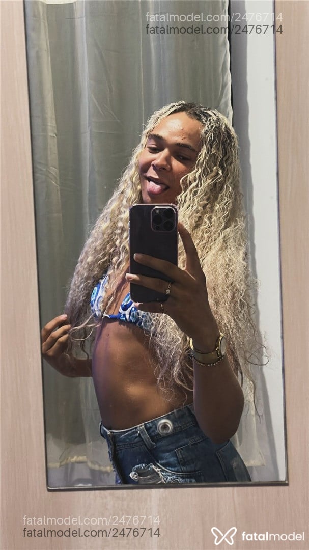 Acompanhante mulher trans loira (o) de olhos mel - Loirinhacf