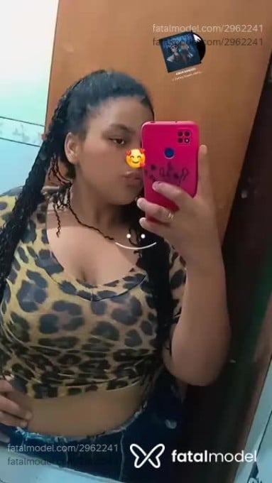 Acompanhante mulher com cabelo castanho de olhos castanhos - Kauhh Acompanhante mulher com cabelo castanho de olhos castanhos - Kauhh