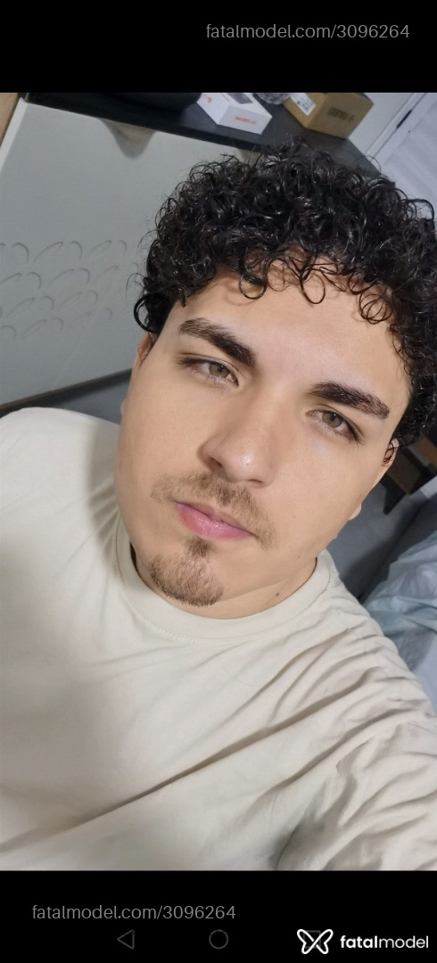 Acompanhante homem com cabelo castanho de olhos verdes em São Paulo - Guilherme