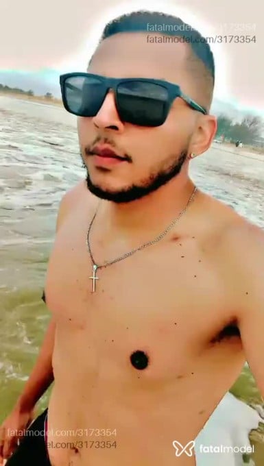 Acompanhante homem com cabelo castanho de olhos castanhos em Capão da Canoa Acompanhante homem com cabelo castanho de olhos castanhos em Capão da Canoa - Matheus