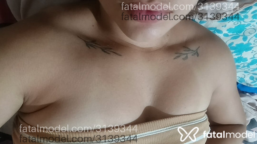 Acompanhante mulher morena (o) de olhos castanhos em Virtual - Anne Hoth