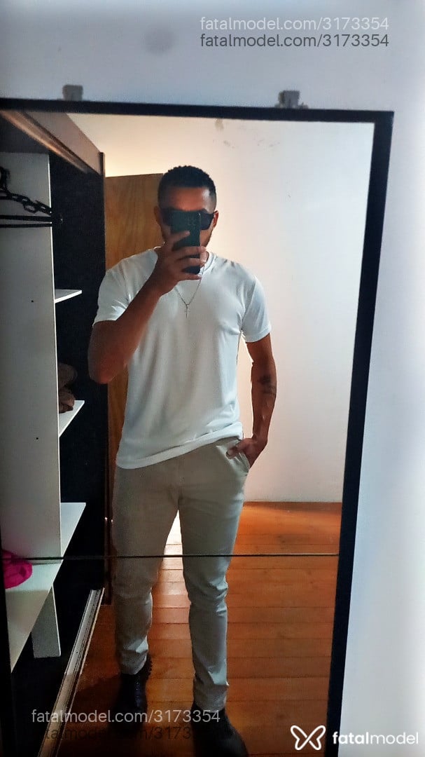 Acompanhante homem com cabelo castanho de olhos castanhos em Capão da Canoa Acompanhante homem com cabelo castanho de olhos castanhos em Capão da Canoa - Matheus