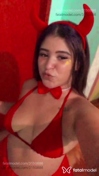 Acompanhante mulher com cabelo castanho de olhos castanhos em Caraguatatuba - Daphne Castilho