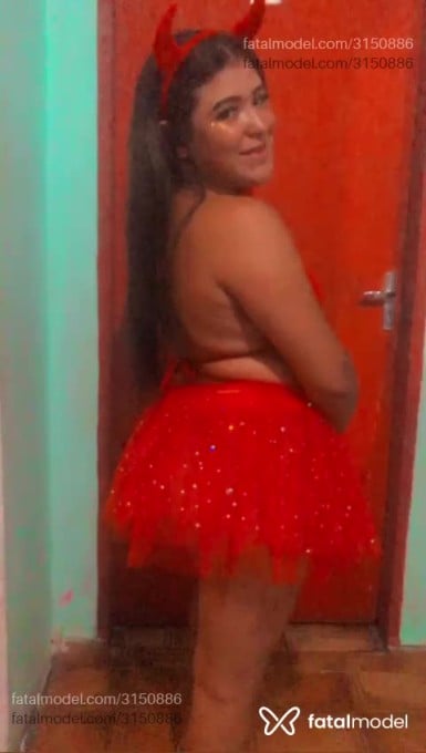 Acompanhante mulher com cabelo castanho de olhos castanhos em Caraguatatuba - Daphne Castilho