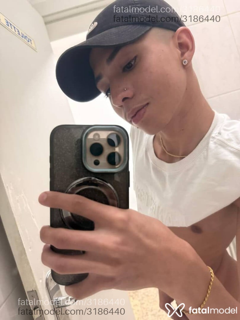 Acompanhante homem morena (o) de olhos castanhos em São Paulo Acompanhante homem morena (o) de olhos castanhos em São Paulo - Beijamim