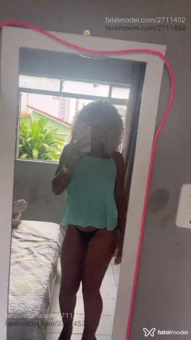 Acompanhante mulher loira (o) de olhos castanhos em Extrema - Bia Lopes