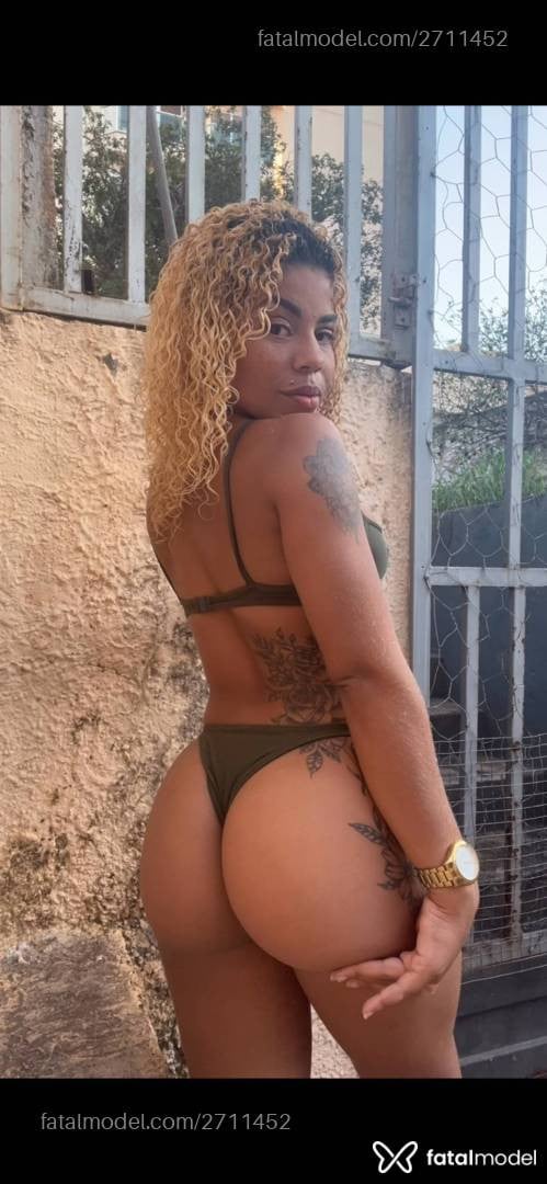 Acompanhante mulher loira (o) de olhos castanhos - Bia Lopes