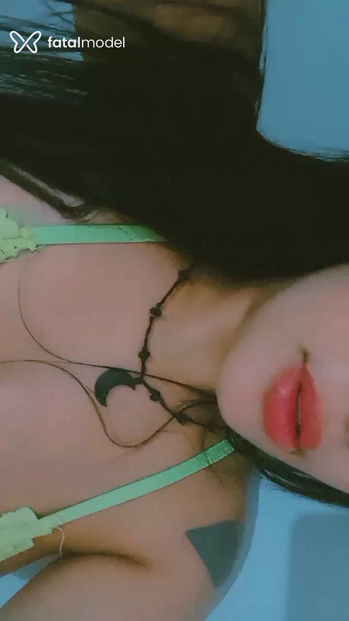 Acompanhante mulher morena (o) de olhos pretos - Vitória Medeiros