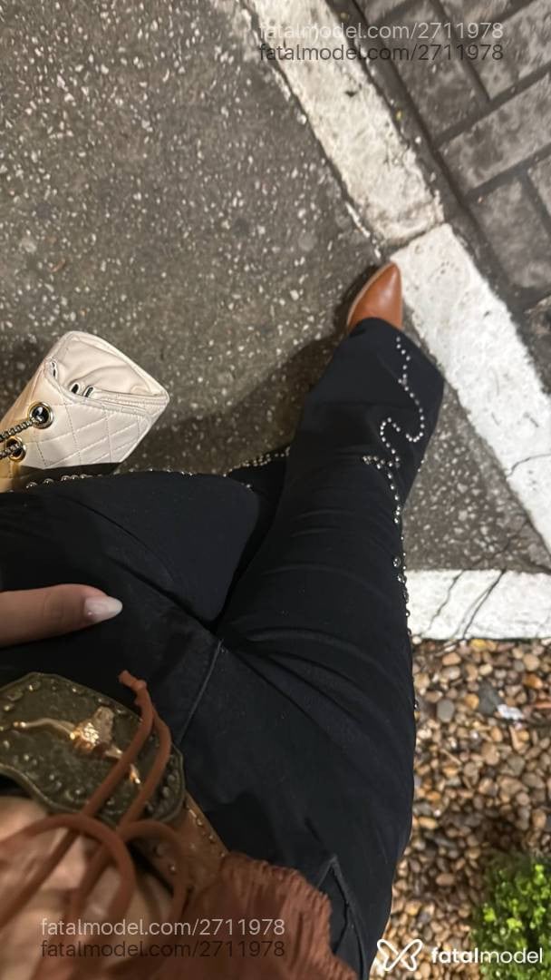 Acompanhante mulher morena (o) de olhos mel em São Paulo Acompanhante mulher morena (o) de olhos mel em São Paulo - Valentina