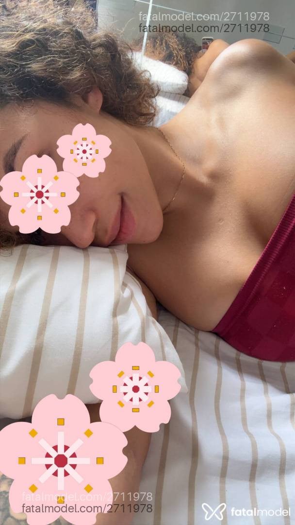 Acompanhante mulher morena (o) de olhos mel em São Paulo Acompanhante mulher morena (o) de olhos mel em São Paulo - Valentina