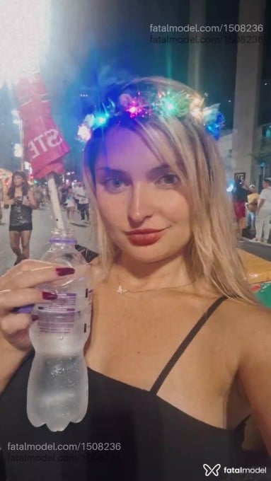 Acompanhante mulher loira (o) de olhos verdes - Stella