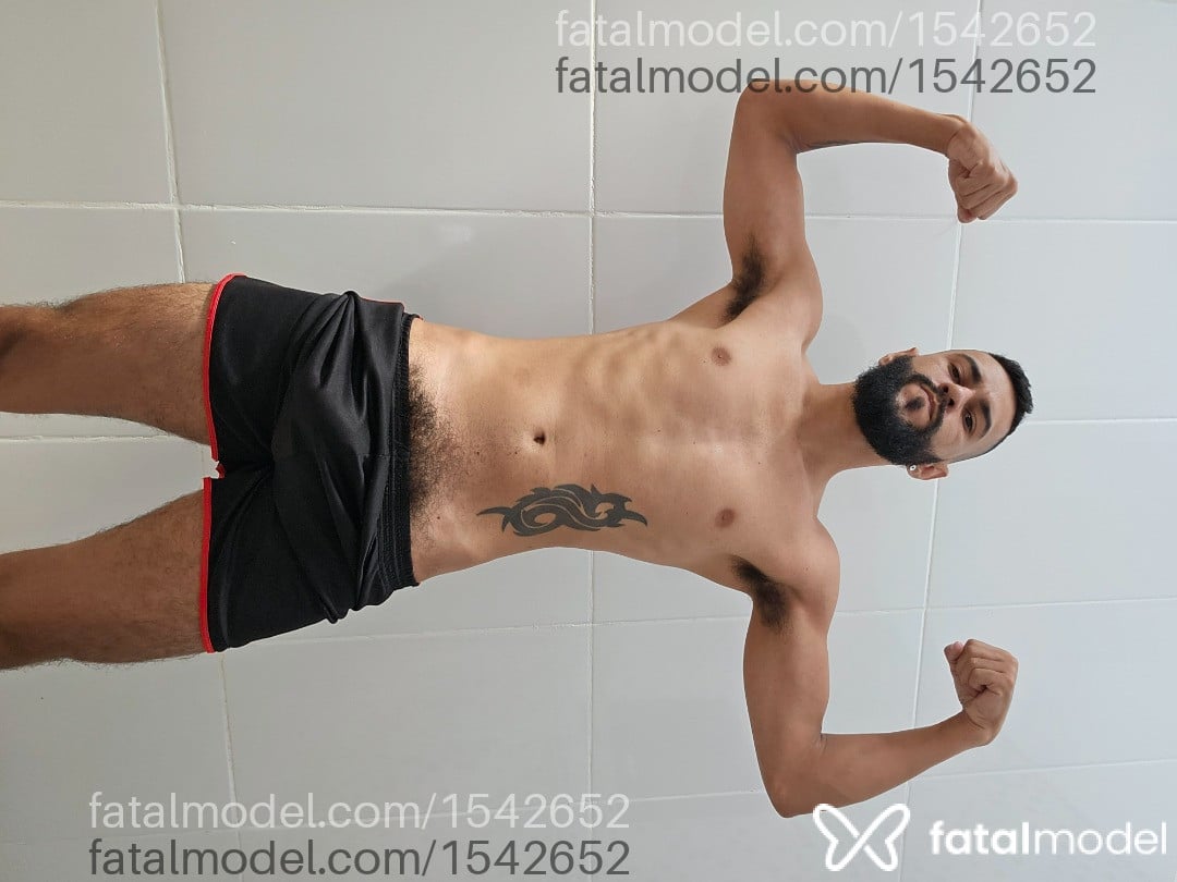 Acompanhante homem morena (o) de olhos castanhos em Sinop - Magrodot