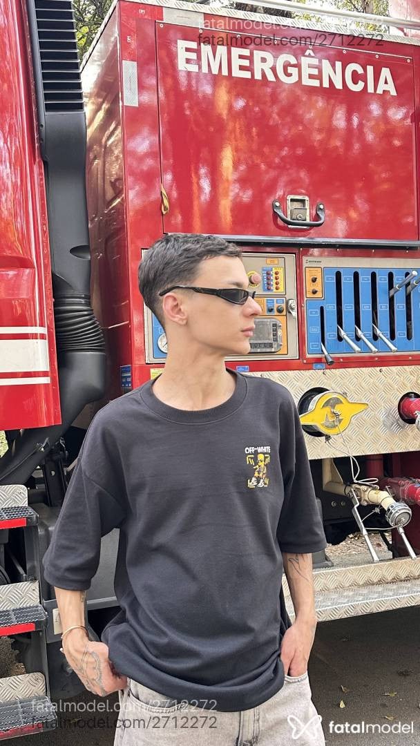 Acompanhante homem com cabelo castanho de olhos mel - Alvaro