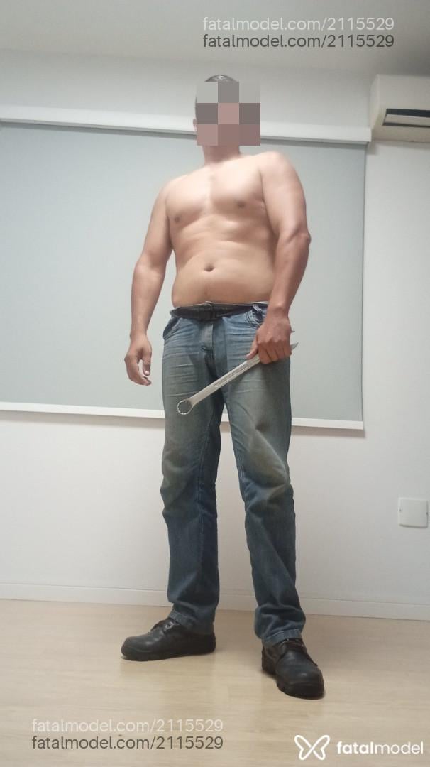 Acompanhante homem com cabelo castanho de olhos castanhos em Camboriú Acompanhante homem com cabelo castanho de olhos castanhos em Camboriú - Carlos