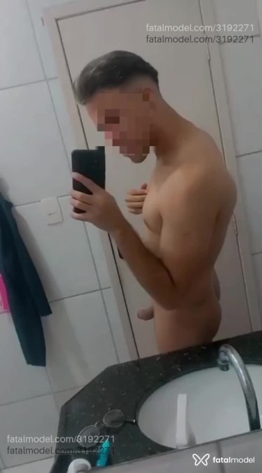 Acompanhante homem com cabelo castanho de olhos verdes em Virtual Acompanhante homem com cabelo castanho de olhos verdes em Virtual - Guilherme