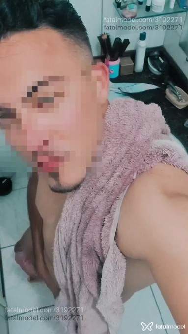 Acompanhante homem com cabelo castanho de olhos verdes em Virtual Acompanhante homem com cabelo castanho de olhos verdes em Virtual - Guilherme