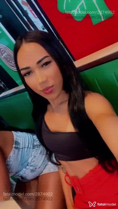 Acompanhante mulher trans morena (o) de olhos pretos - Lorrany