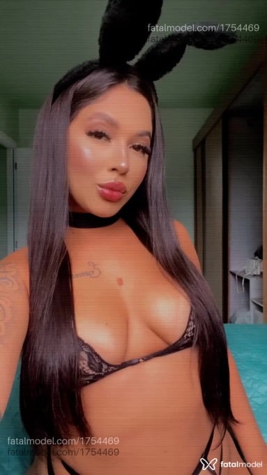 Acompanhante mulher com cabelo castanho de olhos castanhos - Lorena Dias