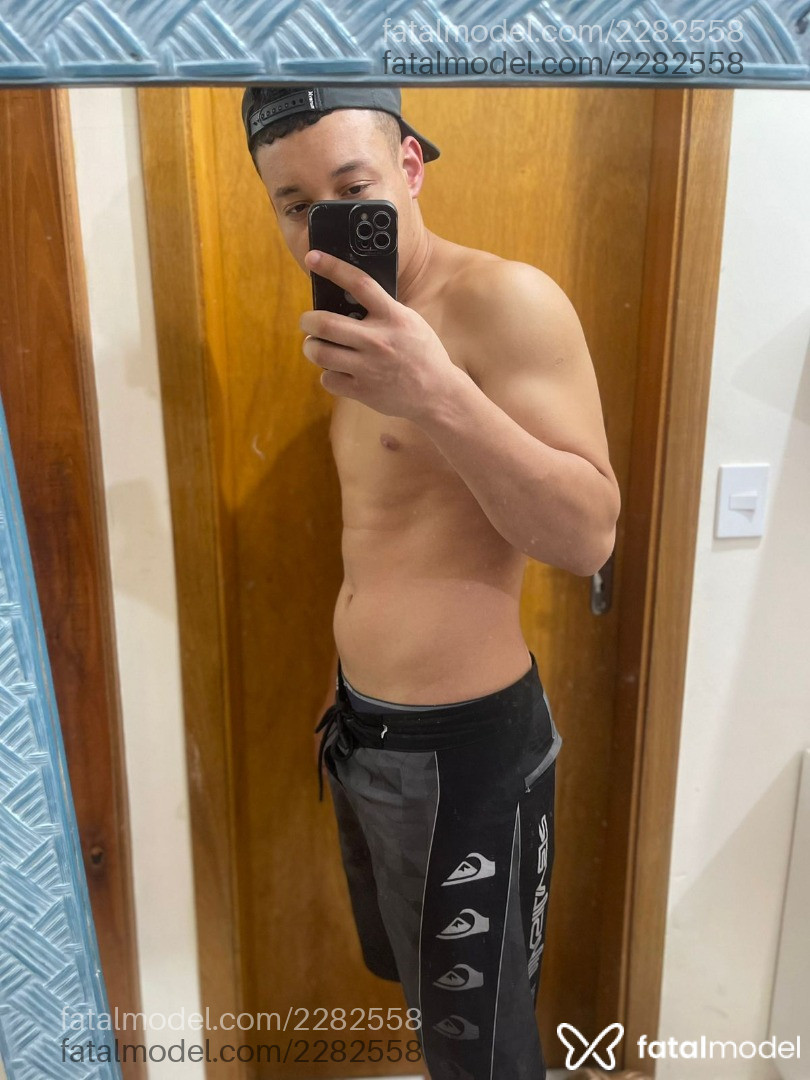 Acompanhante homem morena (o) de olhos castanhos em Virtual - Vinicius Giovana
