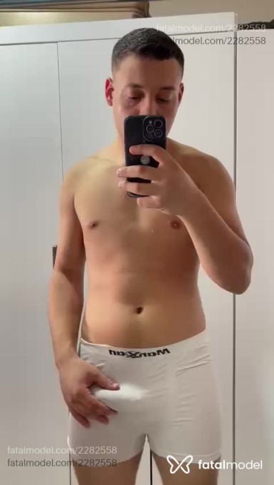 Acompanhante homem morena (o) de olhos castanhos em Virtual - Vinicius Giovana