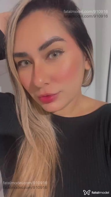 Acompanhante mulher loira (o) de olhos verdes - Baracho