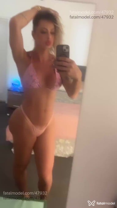 Acompanhante mulher trans loira (o) de olhos castanhos em Itapema - Isa Mantovani