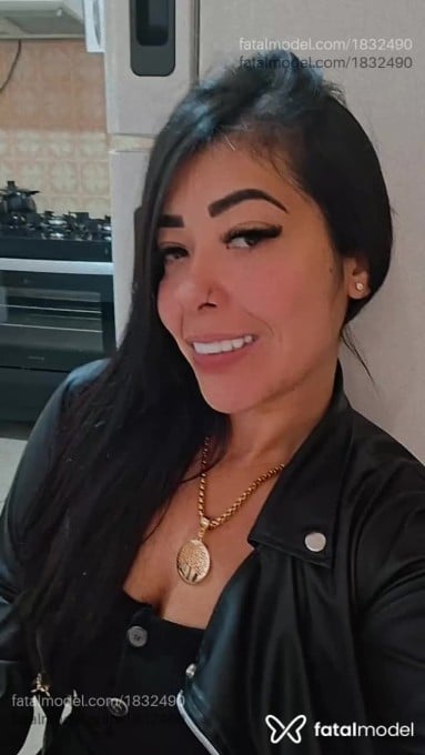 Acompanhante mulher morena (o) de olhos castanhos em Curitiba Acompanhante mulher morena (o) de olhos castanhos em Curitiba - Morena