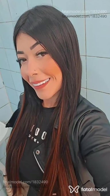 Acompanhante mulher morena (o) de olhos castanhos em Curitiba Acompanhante mulher morena (o) de olhos castanhos em Curitiba - Morena